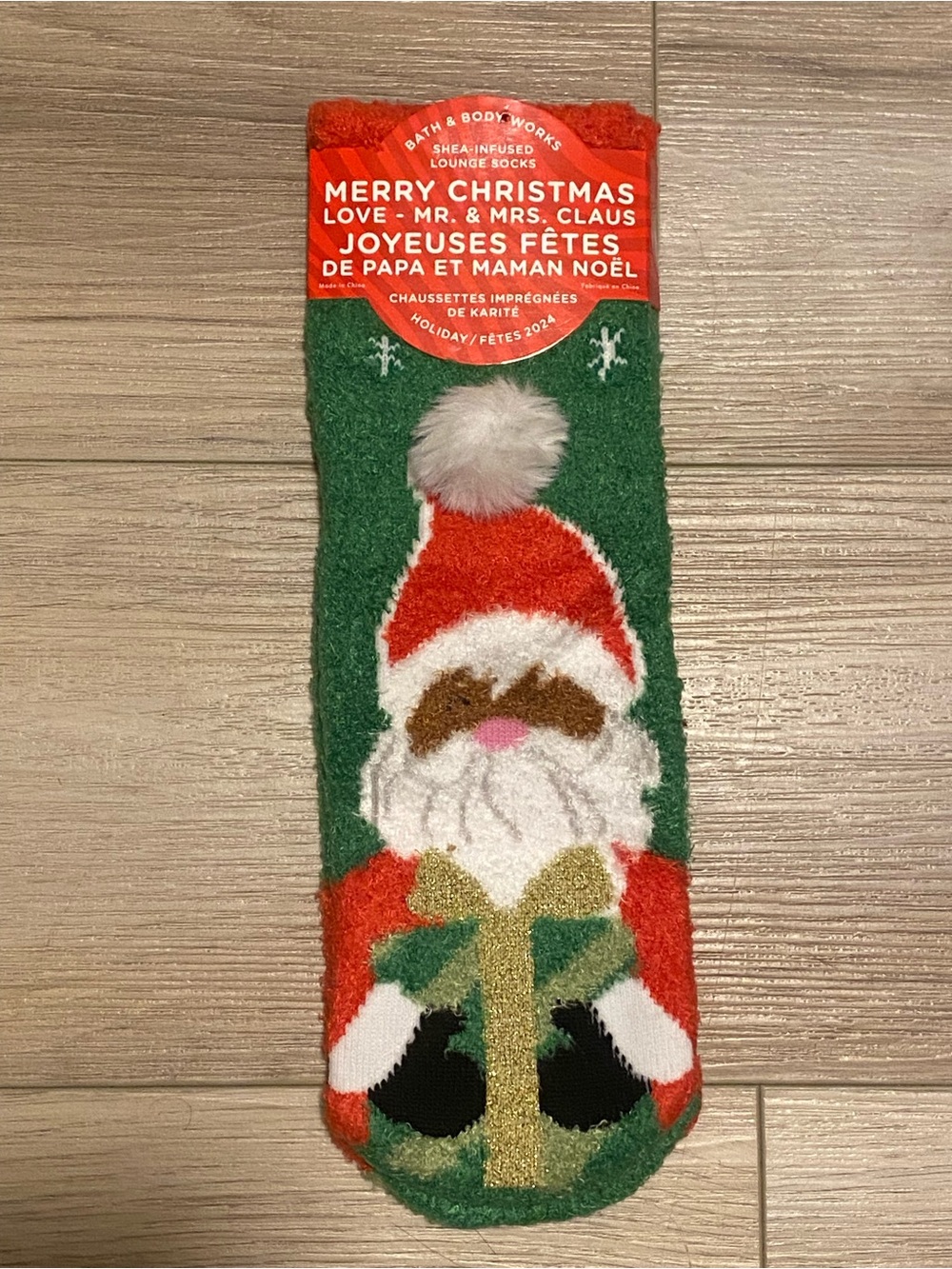 Bath & Body Works Shea-infused lounge socks- Merry Christmas Love: Claus *new